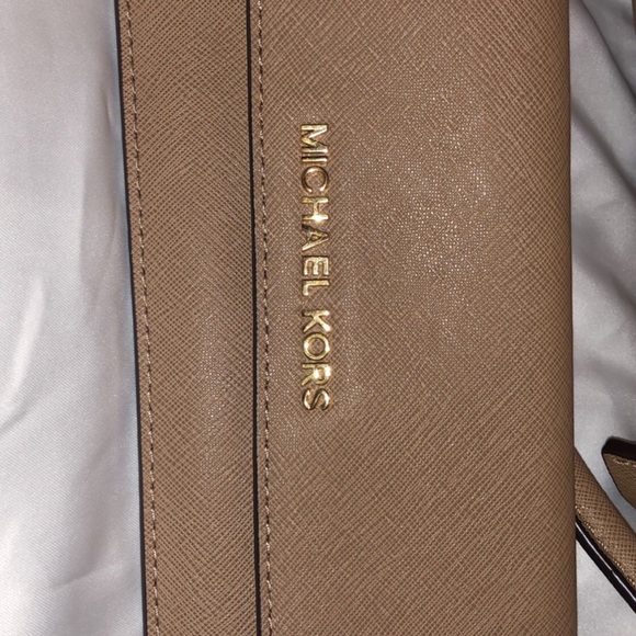 Michele Kors Purse and matching wallet - Picture 1 of 4